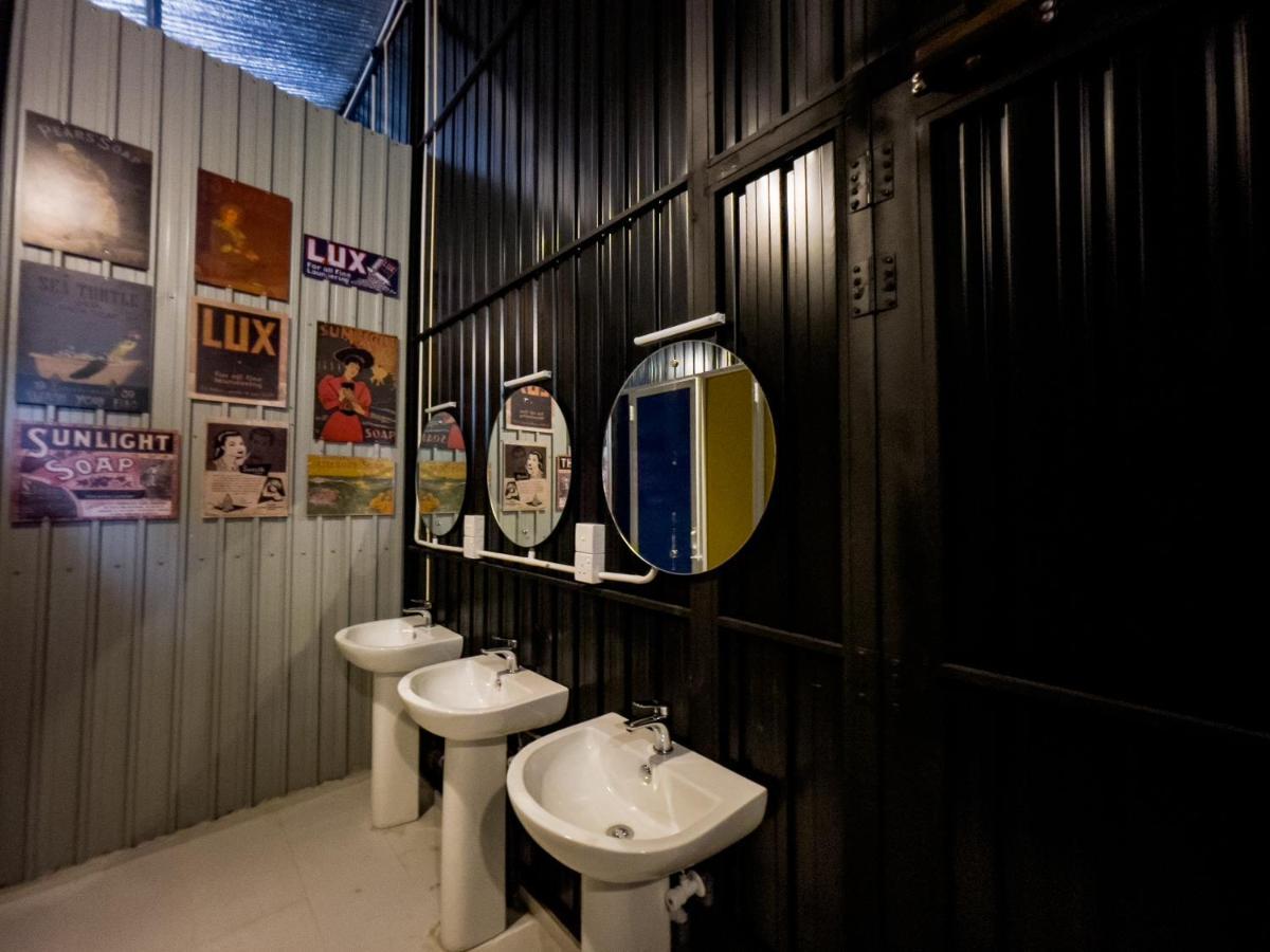Lost & Found Hostel Уелигама Екстериор снимка